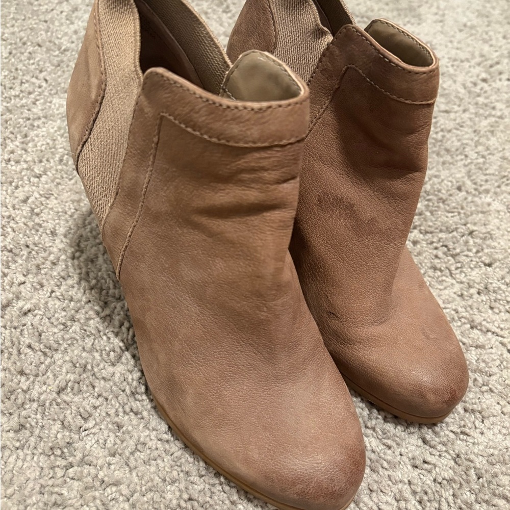 Crown Vintage Tan Ankle Boots with Stacked Heel